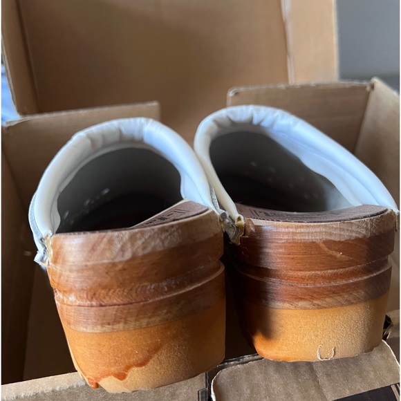 41 Troentorp Clogs | O’Keefe White flower pattern leather fits 10-11 NEW IN BOX - Picture 6 of 9